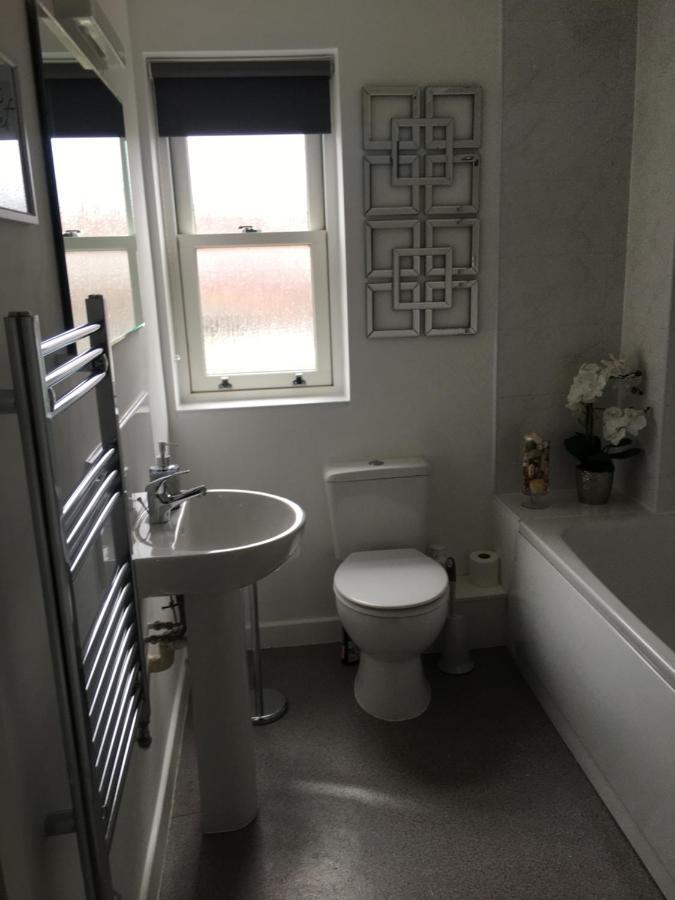 Comfortable Rooms With Live In Host, Walking Distance To The High St & More Glastonbury Zewnętrze zdjęcie